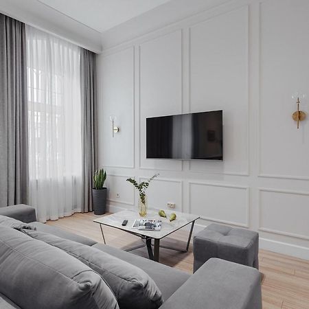 New! Luxury Apartment In The Center Of Odessa Overlooking Deribasovskaya Str. Low Price! エクステリア 写真