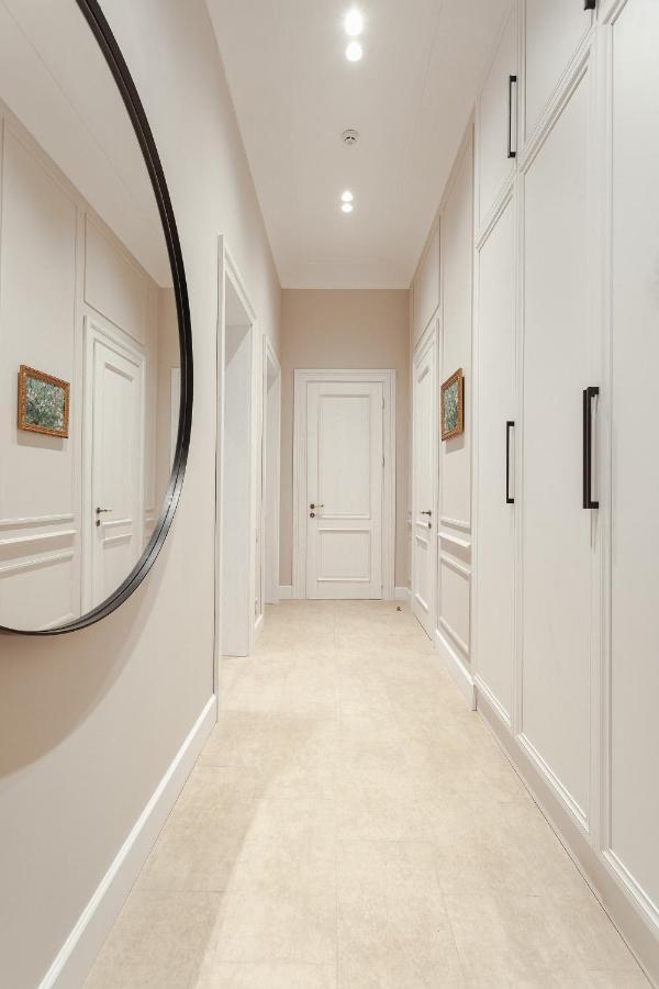 New! Luxury Apartment In The Center Of Odessa Overlooking Deribasovskaya Str. Low Price! エクステリア 写真