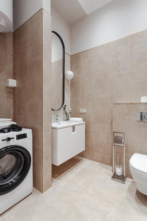 New! Luxury Apartment In The Center Of Odessa Overlooking Deribasovskaya Str. Low Price! エクステリア 写真