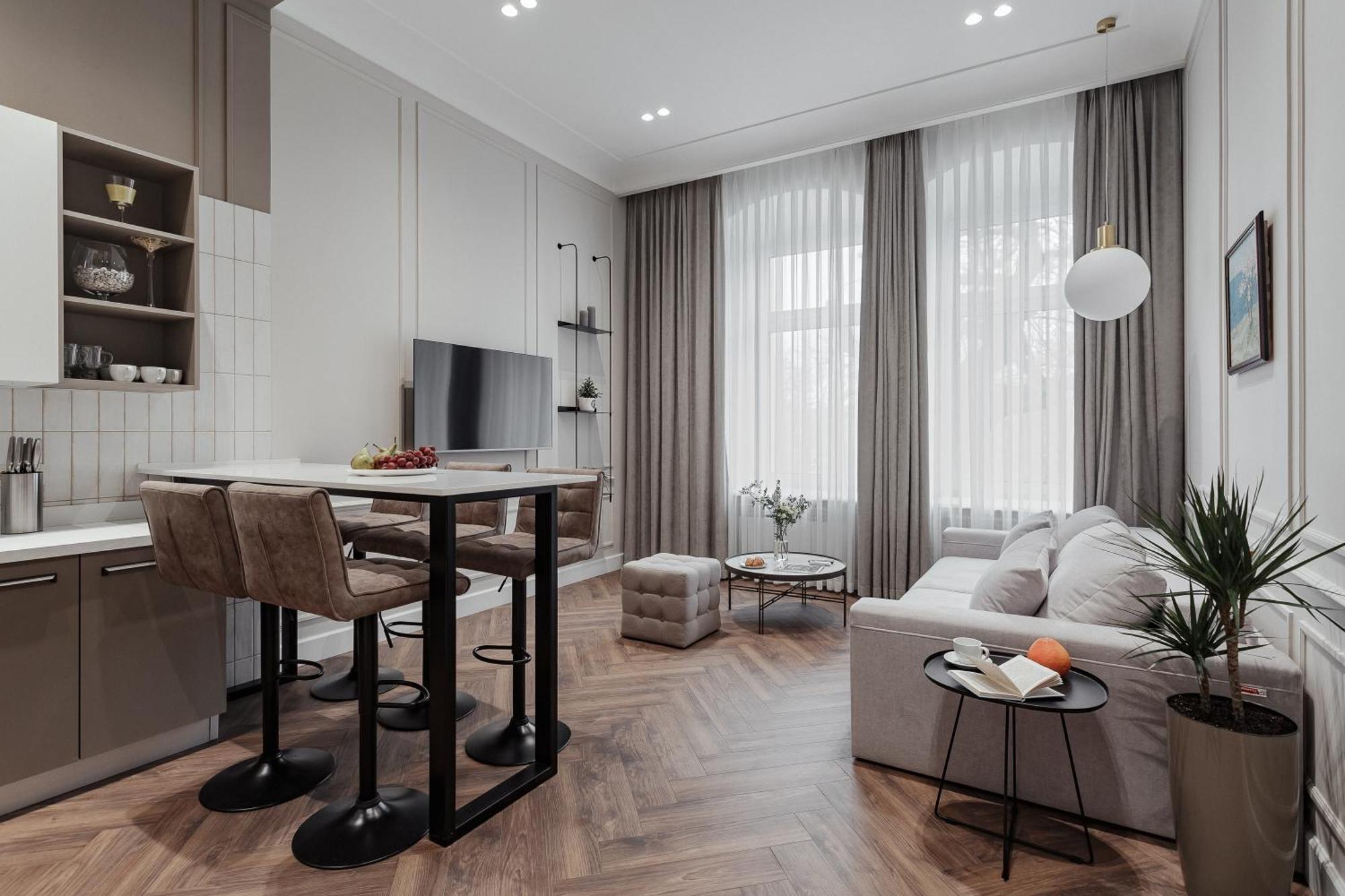 New! Luxury Apartment In The Center Of Odessa Overlooking Deribasovskaya Str. Low Price! エクステリア 写真