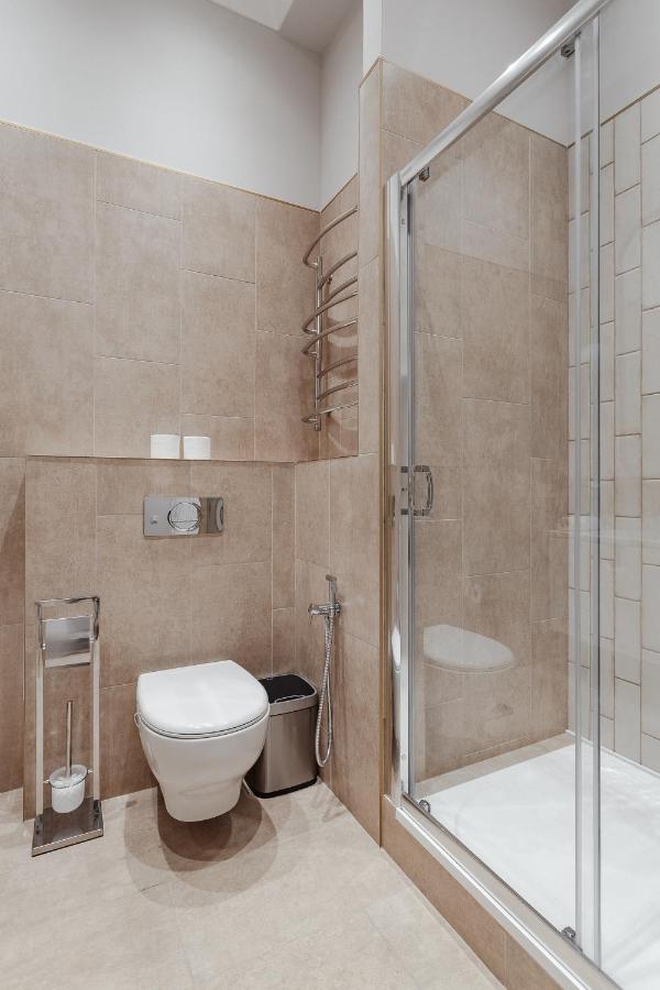 New! Luxury Apartment In The Center Of Odessa Overlooking Deribasovskaya Str. Low Price! エクステリア 写真