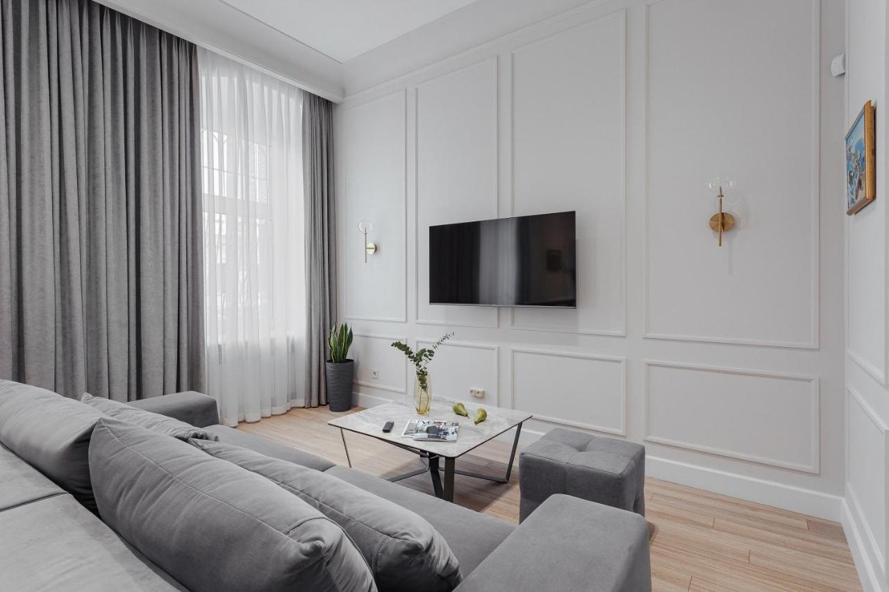 New! Luxury Apartment In The Center Of Odessa Overlooking Deribasovskaya Str. Low Price! エクステリア 写真