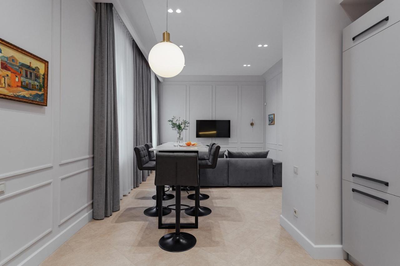New! Luxury Apartment In The Center Of Odessa Overlooking Deribasovskaya Str. Low Price! エクステリア 写真