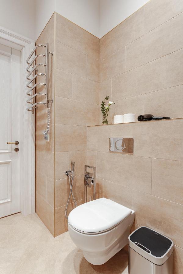 New! Luxury Apartment In The Center Of Odessa Overlooking Deribasovskaya Str. Low Price! エクステリア 写真