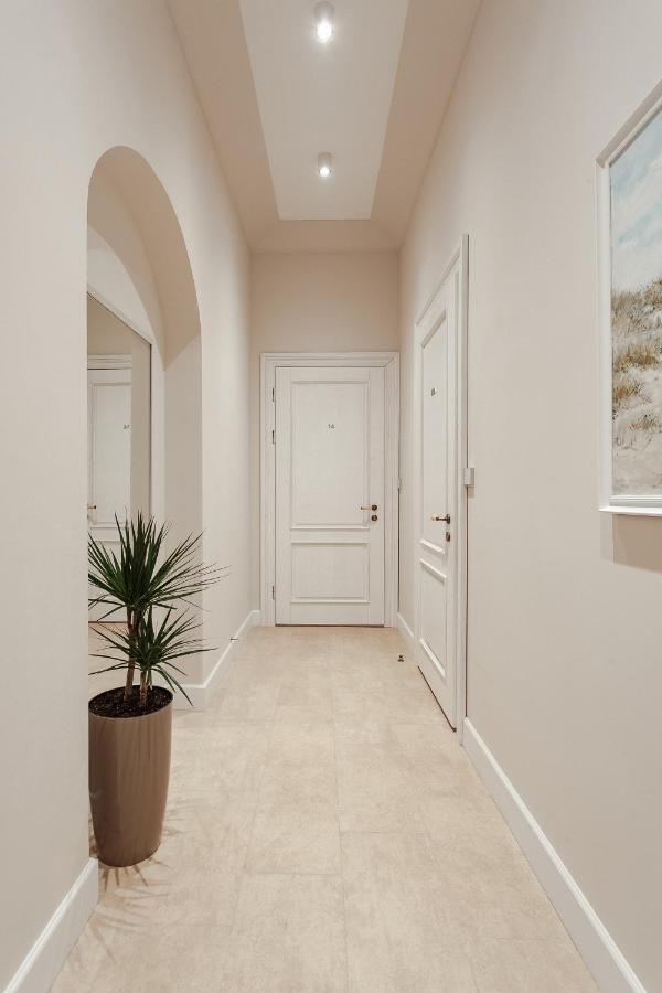 New! Luxury Apartment In The Center Of Odessa Overlooking Deribasovskaya Str. Low Price! エクステリア 写真